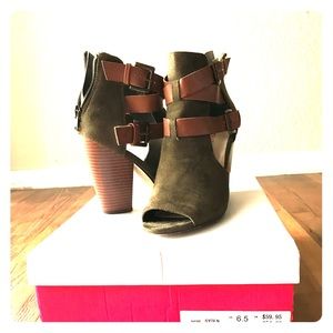 JustFab Olive peep toe booties size 6.5